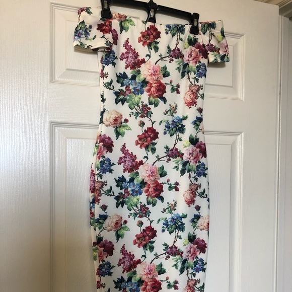 Windsor off the shoulder floral dress - Picture 2 of 5